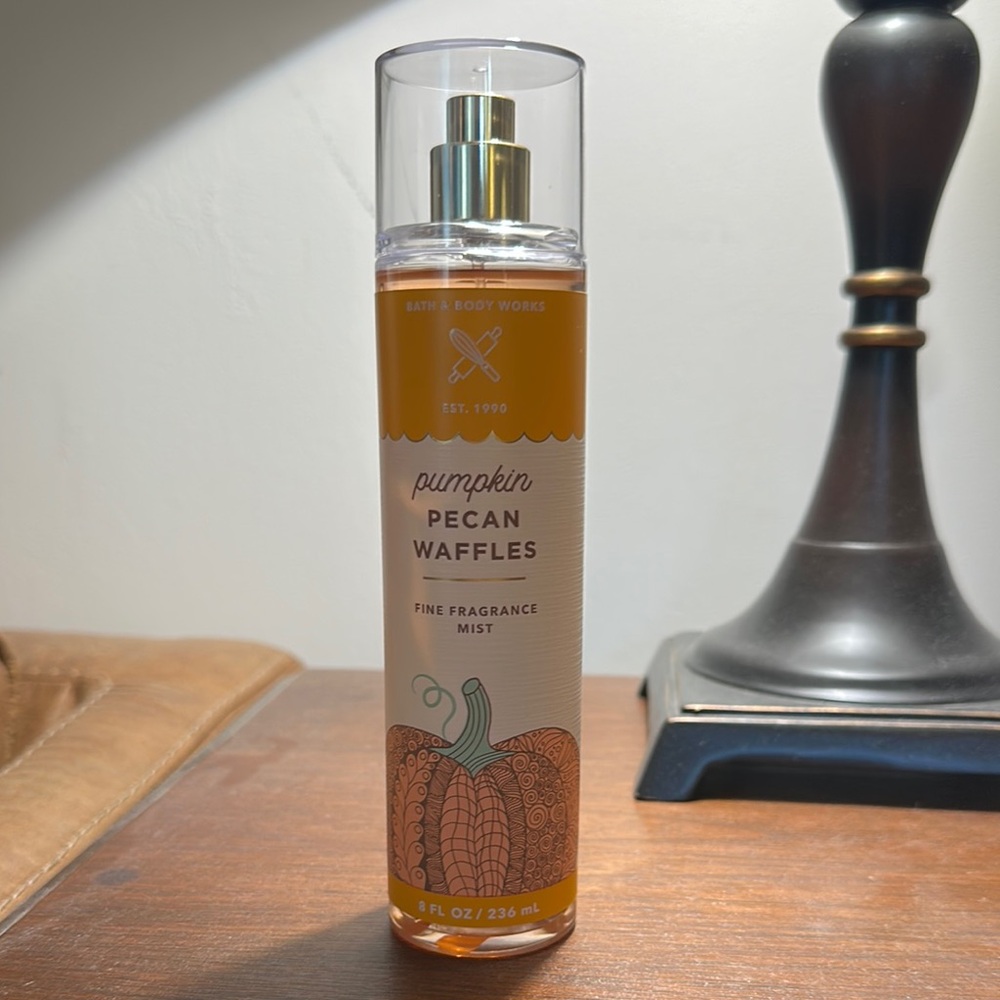 Bath & Body Works Pumpkin Pecan Waffles Mist - Warm Brown and Gold